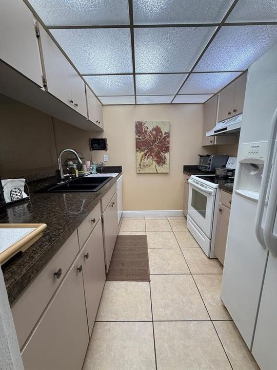 For Rent: $1,100 (1 beds, 1 baths, 974 Square Feet)
