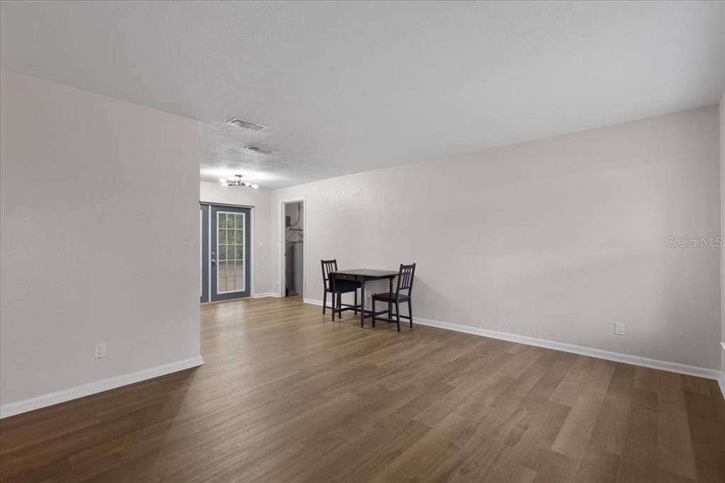 На продажу: $258,000 (3 спален, 1 ванн, 984 Квадратных фут)