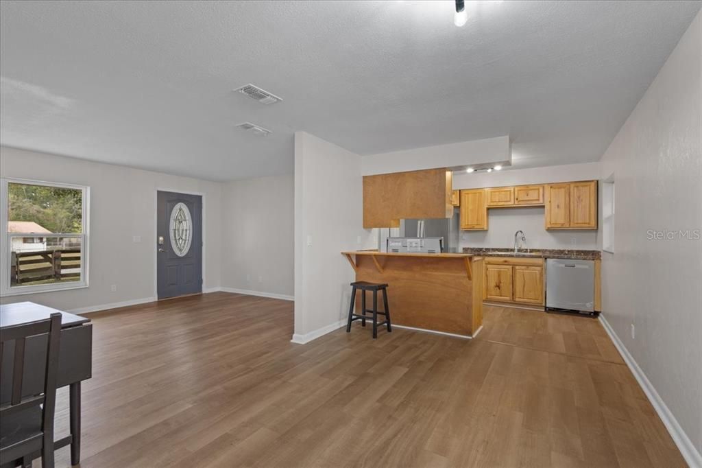 На продажу: $258,000 (3 спален, 1 ванн, 984 Квадратных фут)