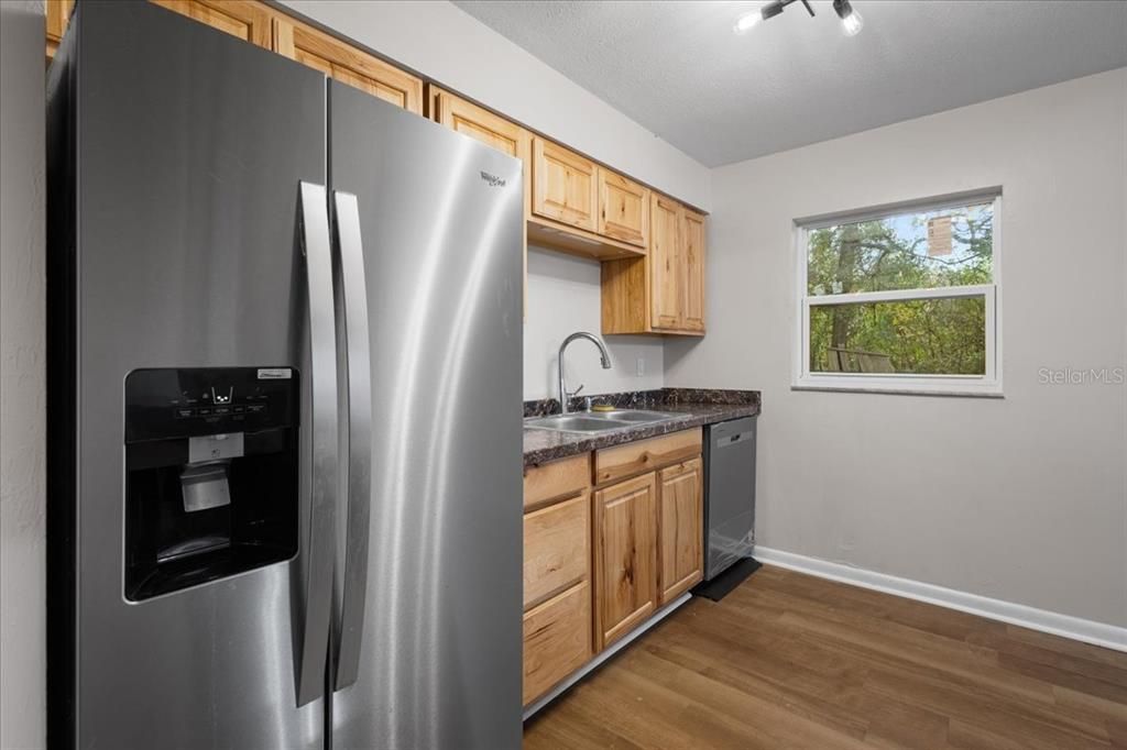 На продажу: $258,000 (3 спален, 1 ванн, 984 Квадратных фут)