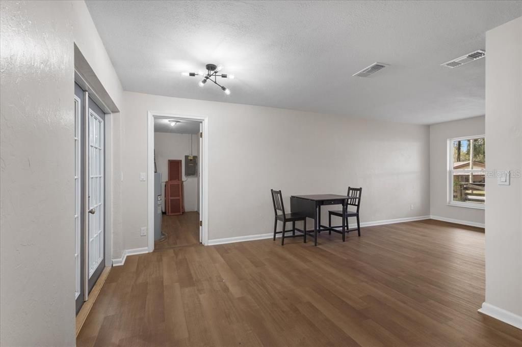 На продажу: $258,000 (3 спален, 1 ванн, 984 Квадратных фут)