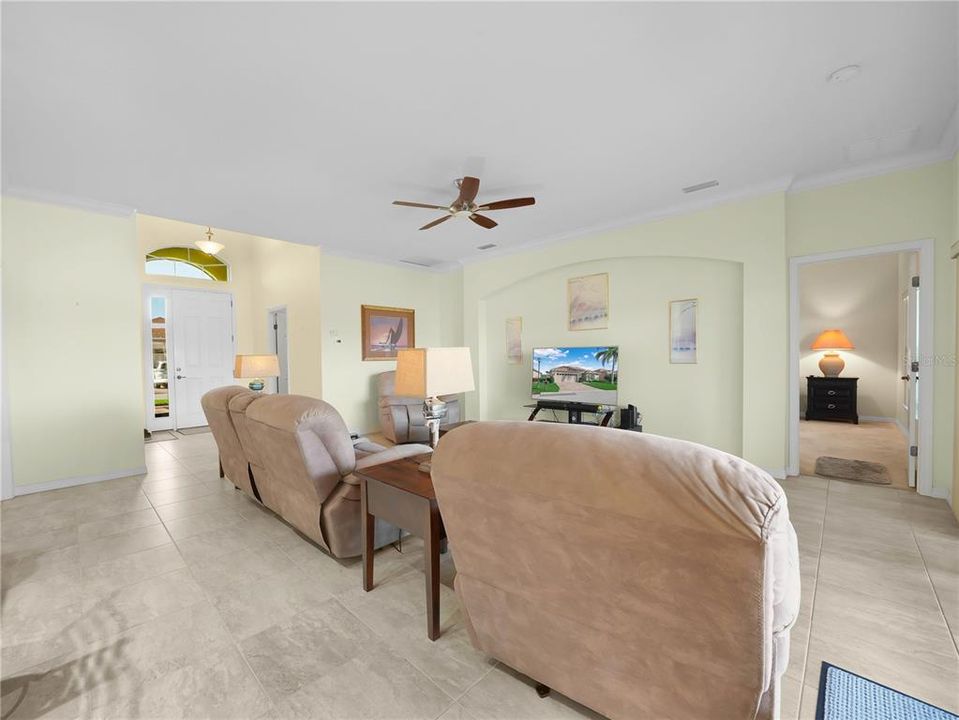 For Sale: $355,000 (2 beds, 2 baths, 1677 Square Feet)