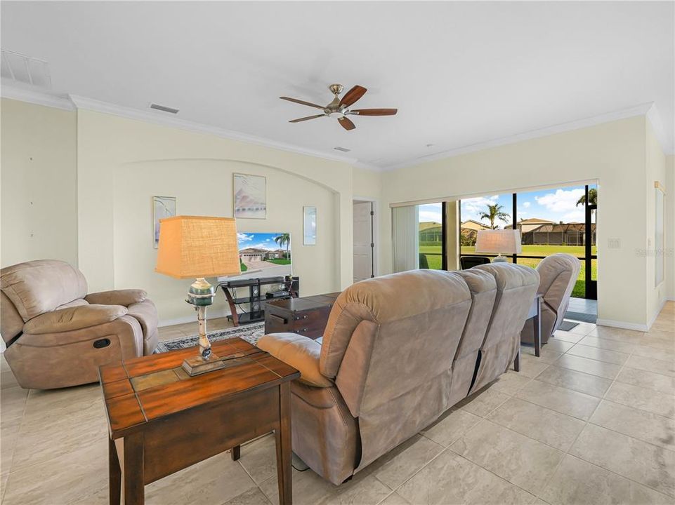 For Sale: $355,000 (2 beds, 2 baths, 1677 Square Feet)