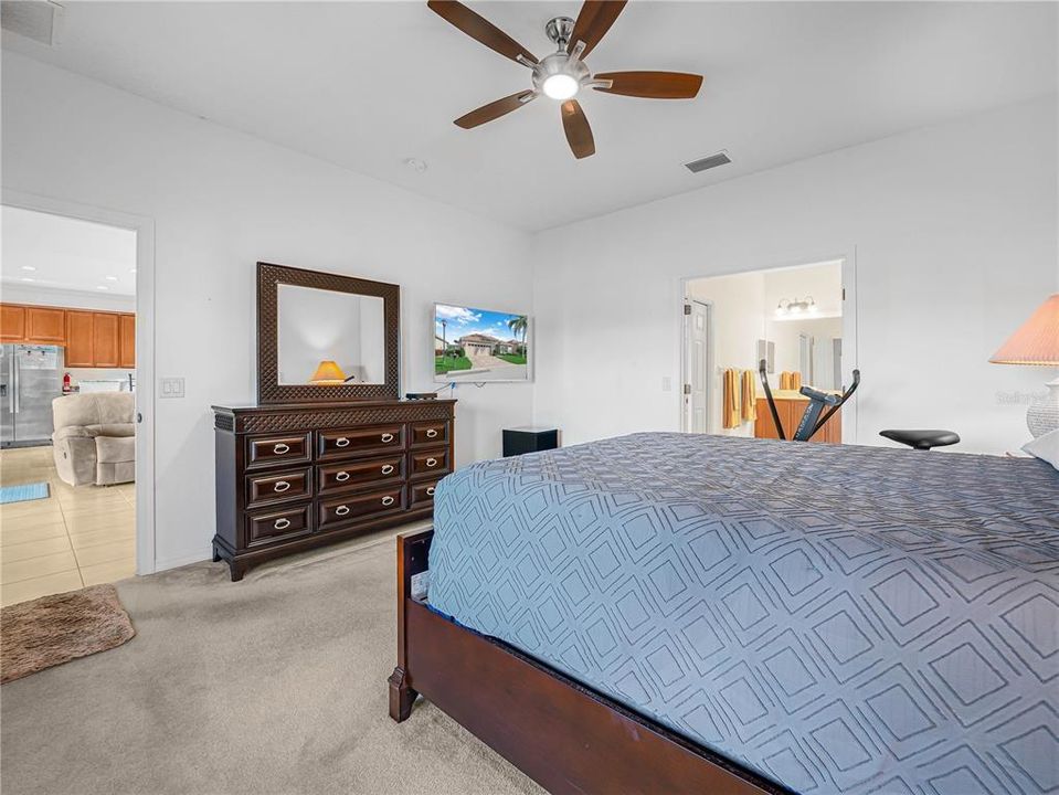 For Sale: $355,000 (2 beds, 2 baths, 1677 Square Feet)