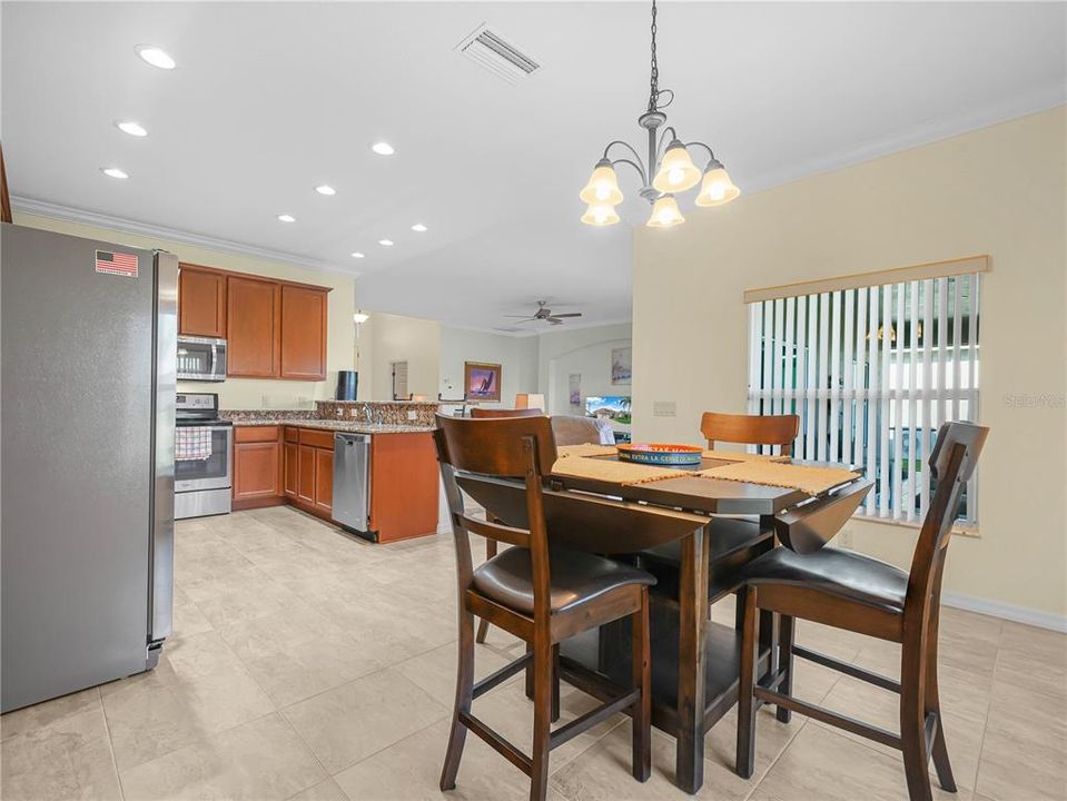 For Sale: $355,000 (2 beds, 2 baths, 1677 Square Feet)