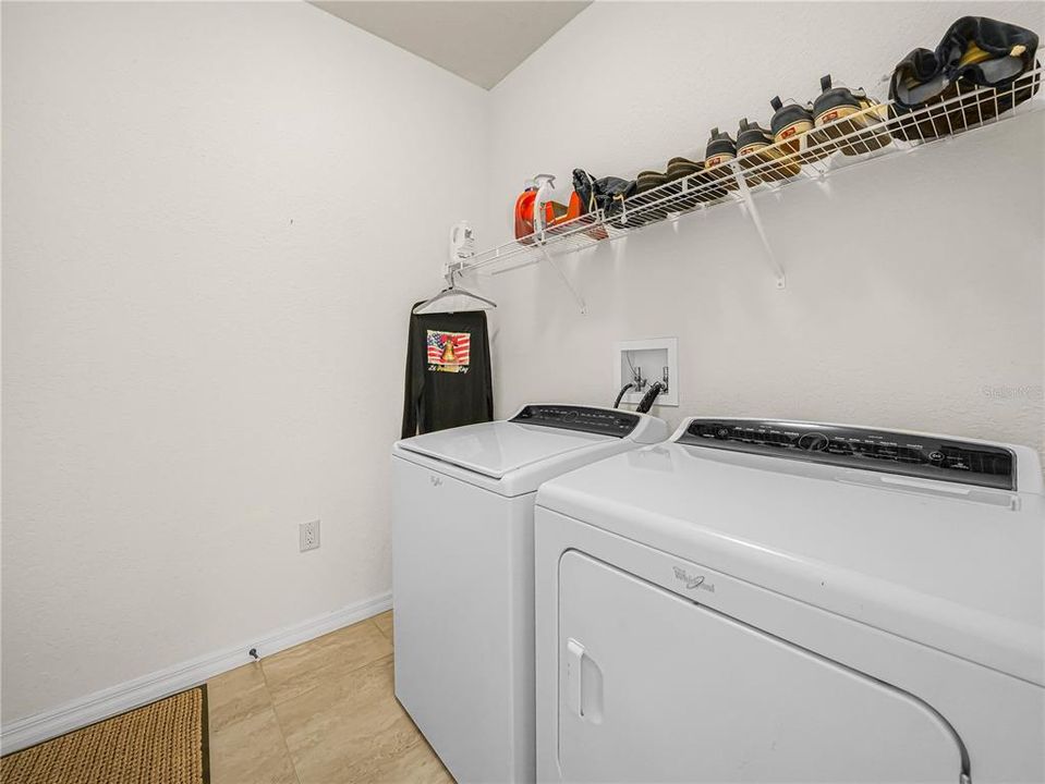 For Sale: $355,000 (2 beds, 2 baths, 1677 Square Feet)