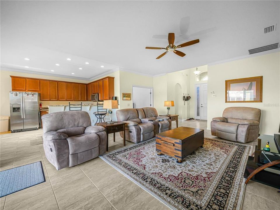 For Sale: $355,000 (2 beds, 2 baths, 1677 Square Feet)