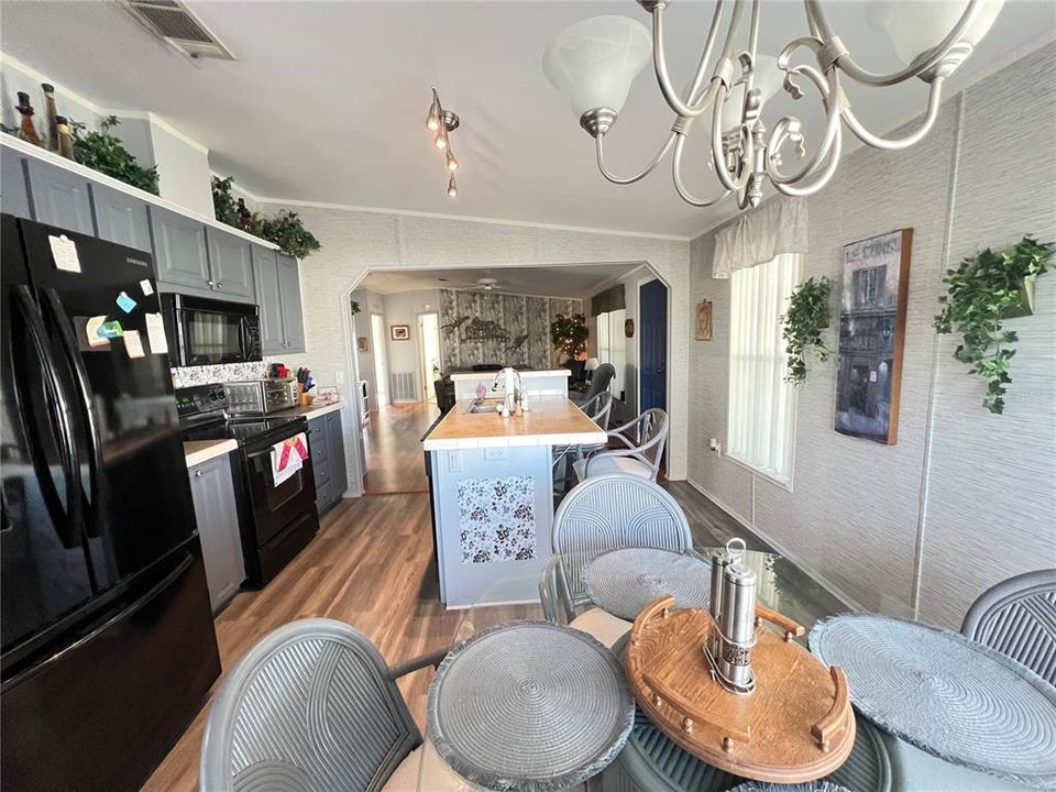 На продажу: $139,000 (3 спален, 2 ванн, 1188 Квадратных фут)