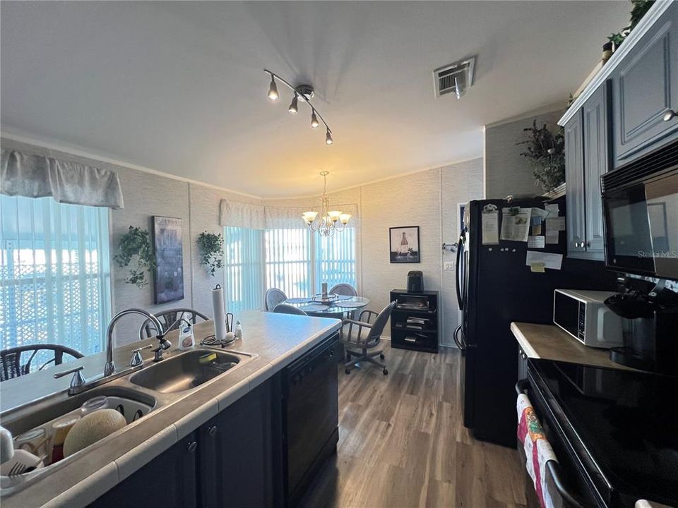 На продажу: $139,000 (3 спален, 2 ванн, 1188 Квадратных фут)