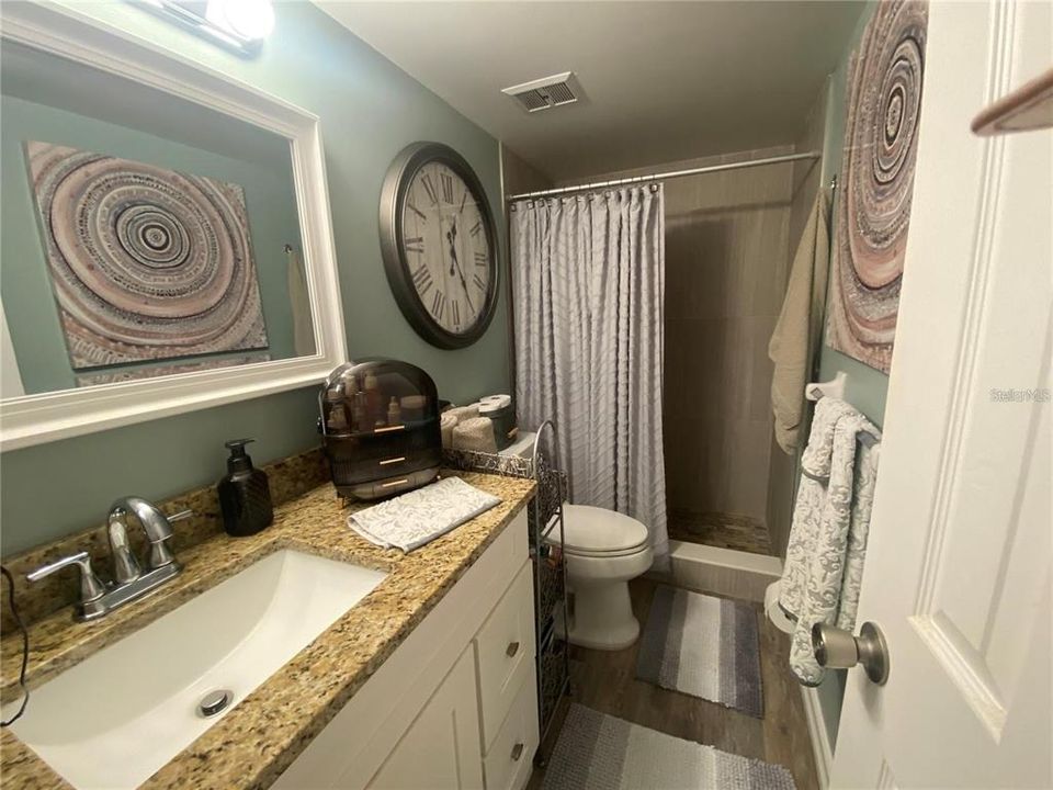 For Sale: $155,000 (2 beds, 2 baths, 991 Square Feet)