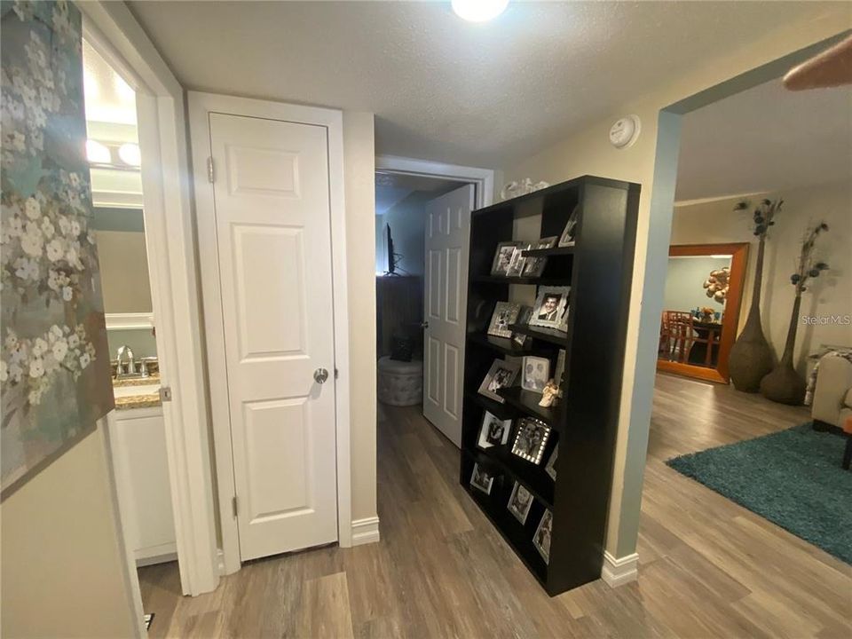 For Sale: $155,000 (2 beds, 2 baths, 991 Square Feet)