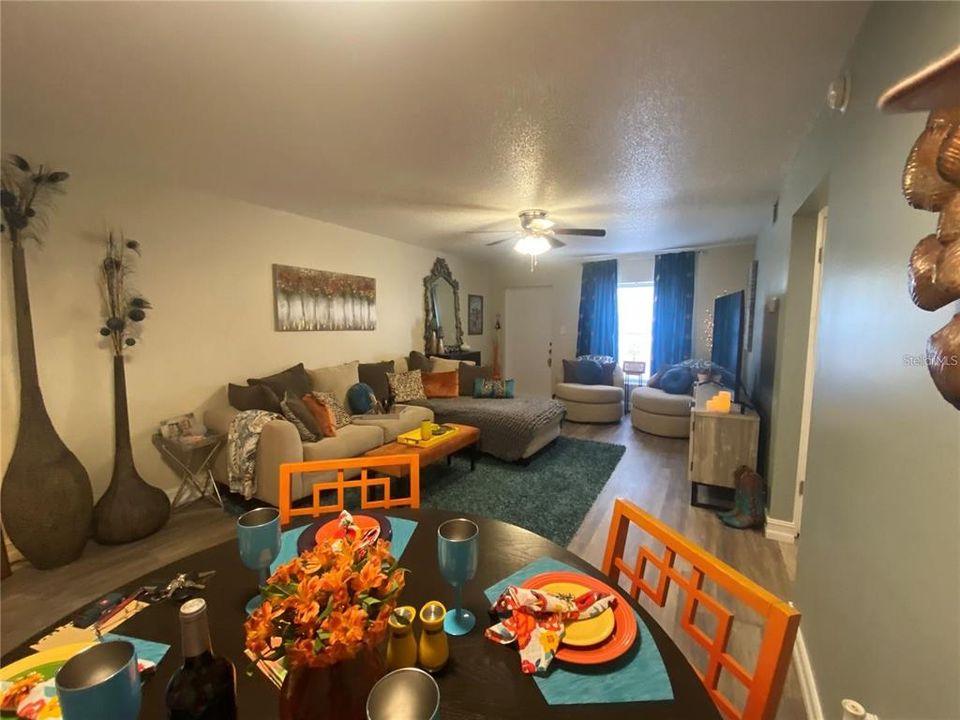 For Sale: $155,000 (2 beds, 2 baths, 991 Square Feet)