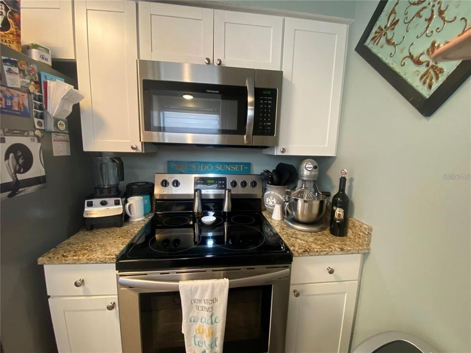 For Sale: $155,000 (2 beds, 2 baths, 991 Square Feet)