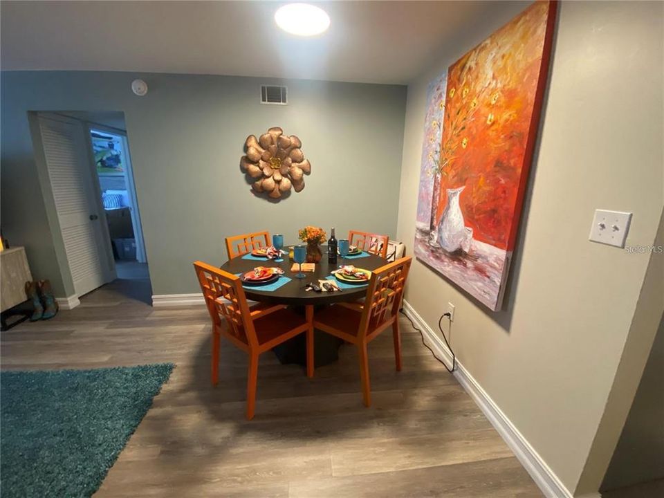 For Sale: $155,000 (2 beds, 2 baths, 991 Square Feet)