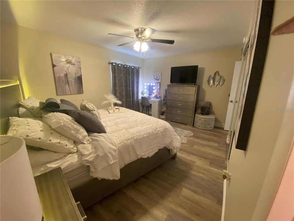 For Sale: $155,000 (2 beds, 2 baths, 991 Square Feet)