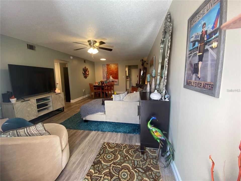 For Sale: $155,000 (2 beds, 2 baths, 991 Square Feet)