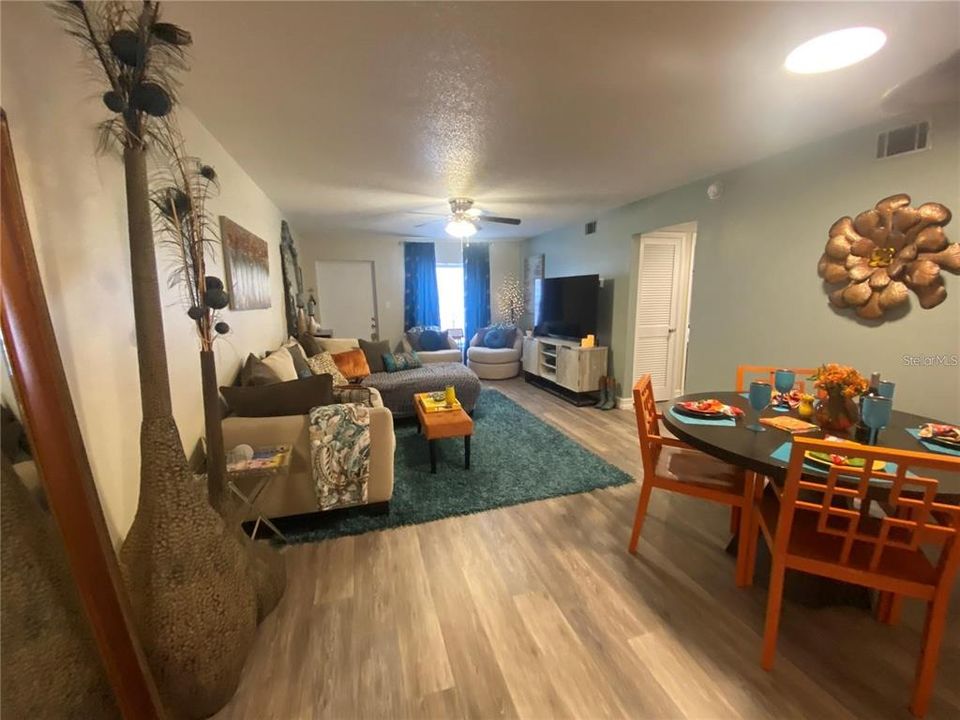 For Sale: $155,000 (2 beds, 2 baths, 991 Square Feet)