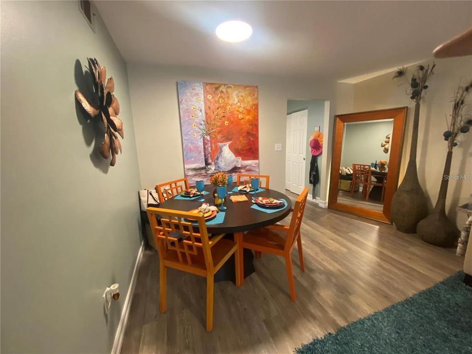 For Sale: $155,000 (2 beds, 2 baths, 991 Square Feet)