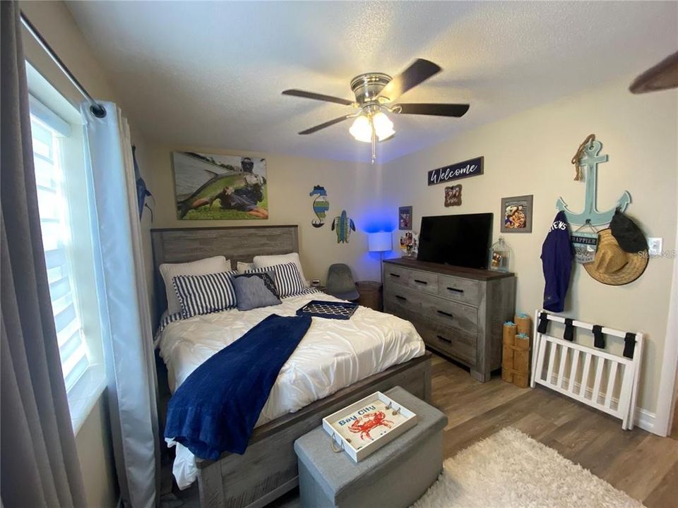 For Sale: $155,000 (2 beds, 2 baths, 991 Square Feet)