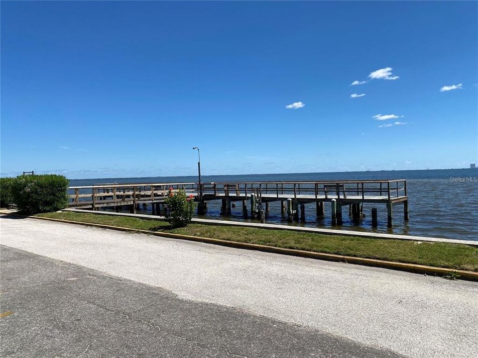 For Sale: $155,000 (2 beds, 2 baths, 991 Square Feet)