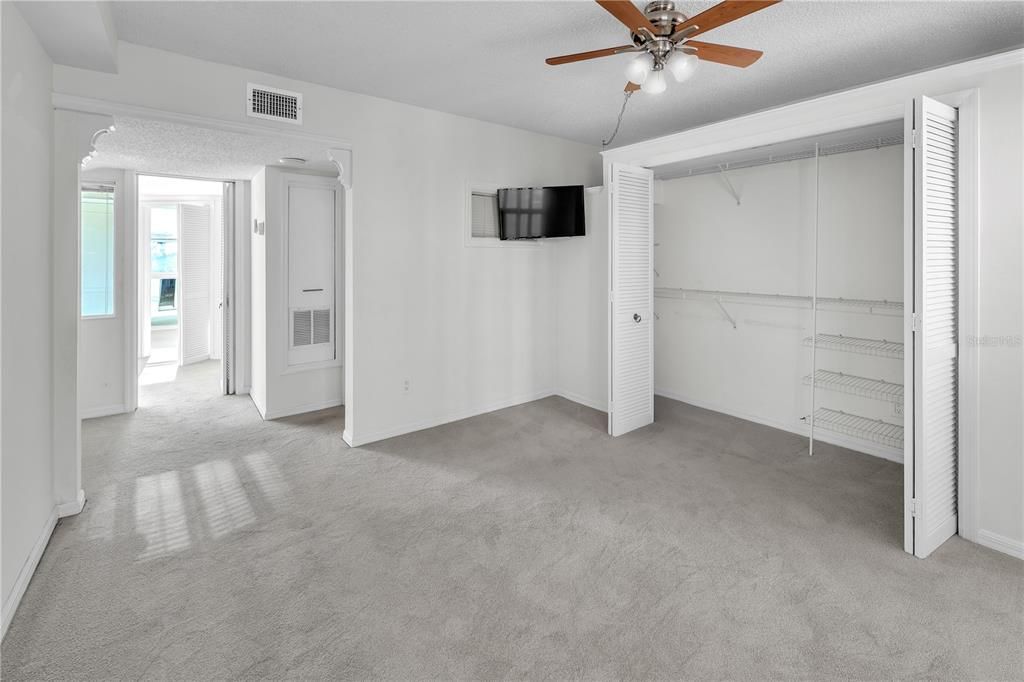 For Rent: $2,300 (2 beds, 2 baths, 1055 Square Feet)