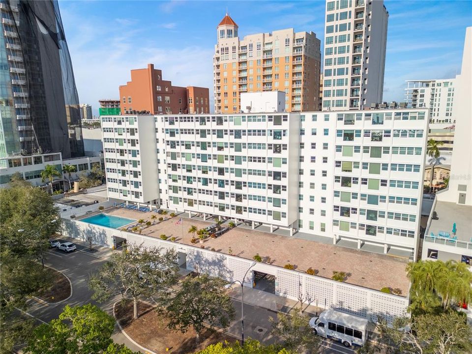 For Rent: $2,300 (2 beds, 2 baths, 1055 Square Feet)