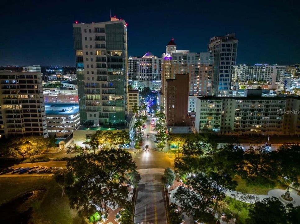 For Rent: $2,300 (2 beds, 2 baths, 1055 Square Feet)