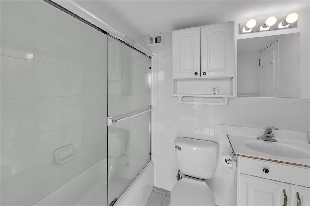 For Rent: $2,300 (2 beds, 2 baths, 1055 Square Feet)