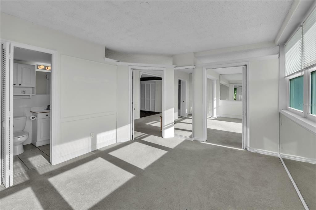 For Rent: $2,300 (2 beds, 2 baths, 1055 Square Feet)