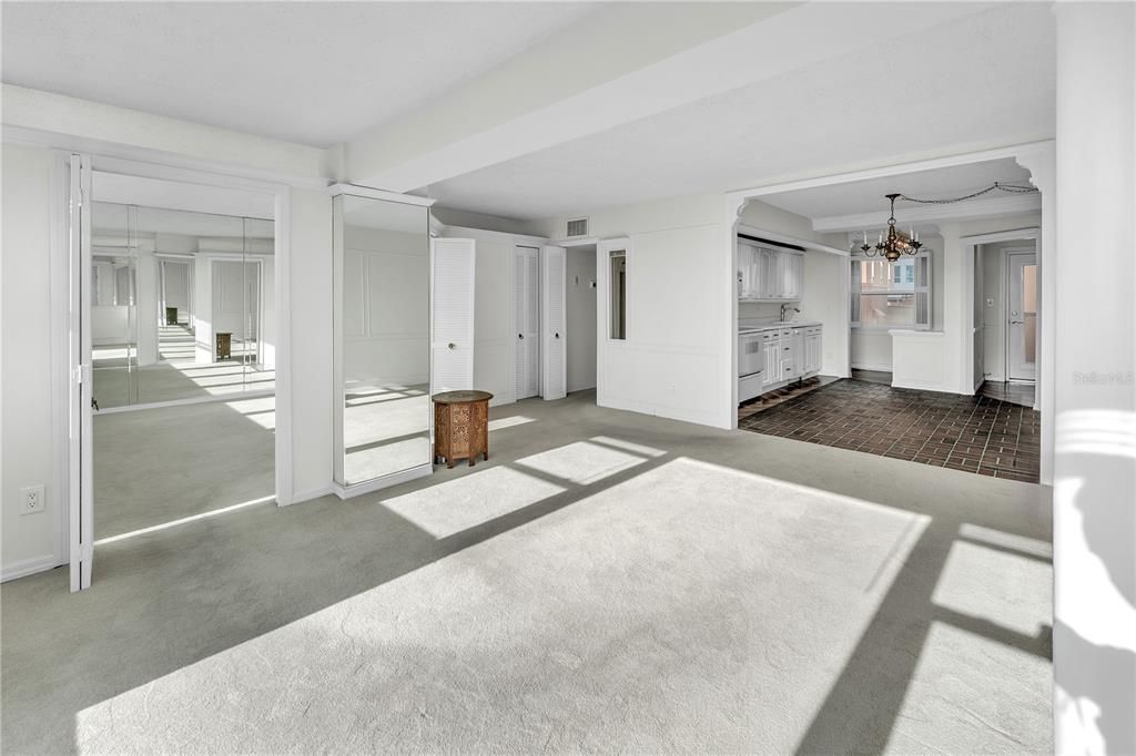 For Rent: $2,300 (2 beds, 2 baths, 1055 Square Feet)