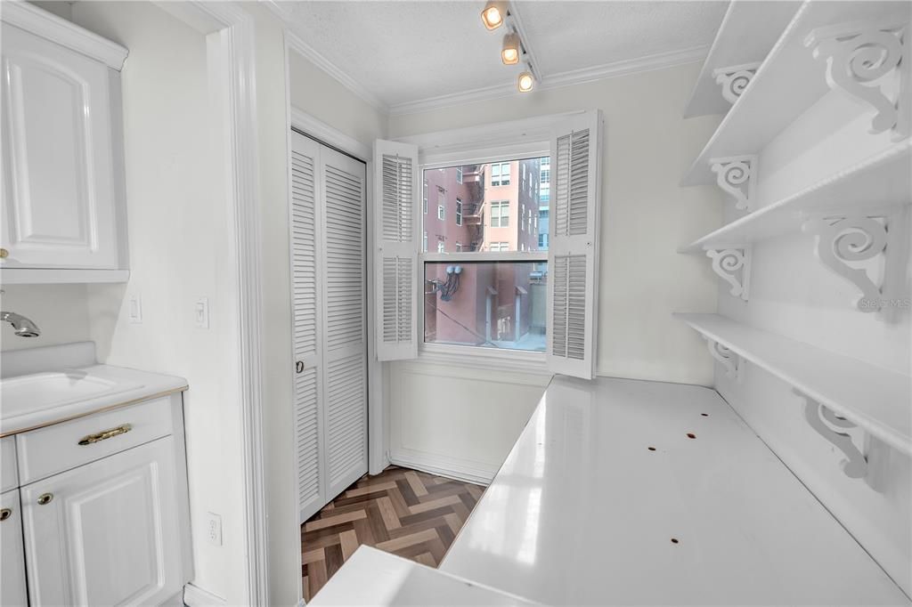 For Rent: $2,300 (2 beds, 2 baths, 1055 Square Feet)