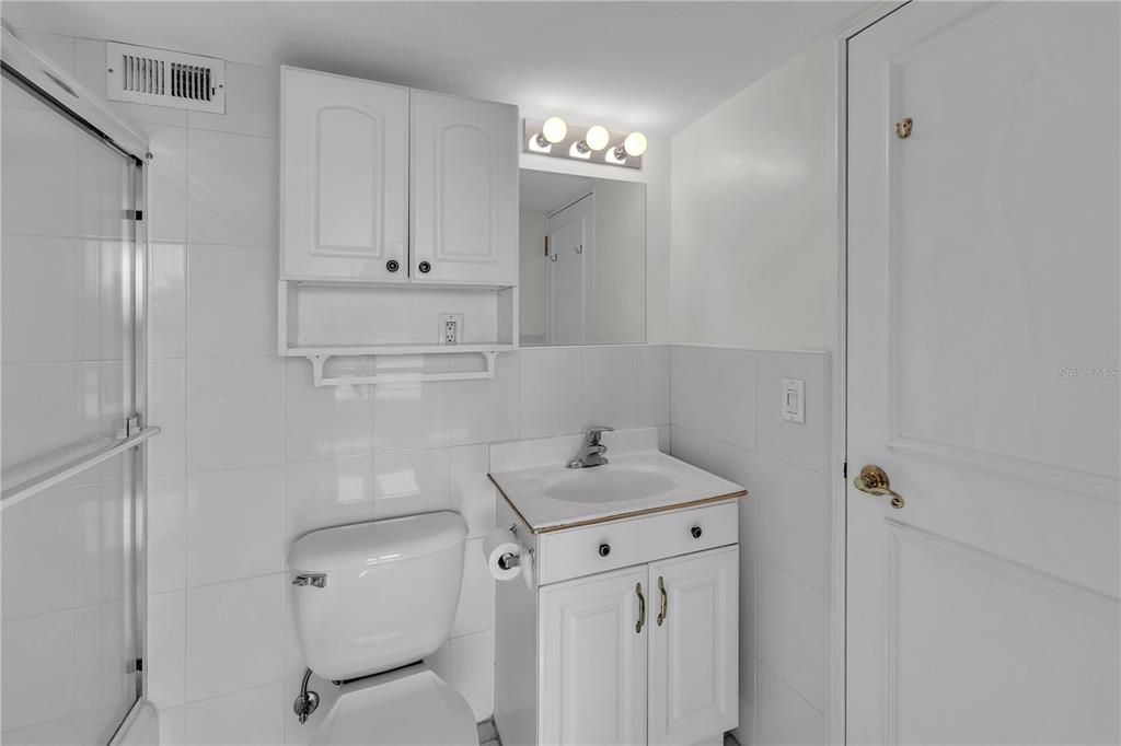 For Rent: $2,300 (2 beds, 2 baths, 1055 Square Feet)