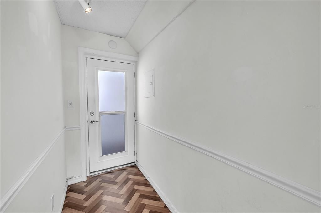 For Rent: $2,300 (2 beds, 2 baths, 1055 Square Feet)