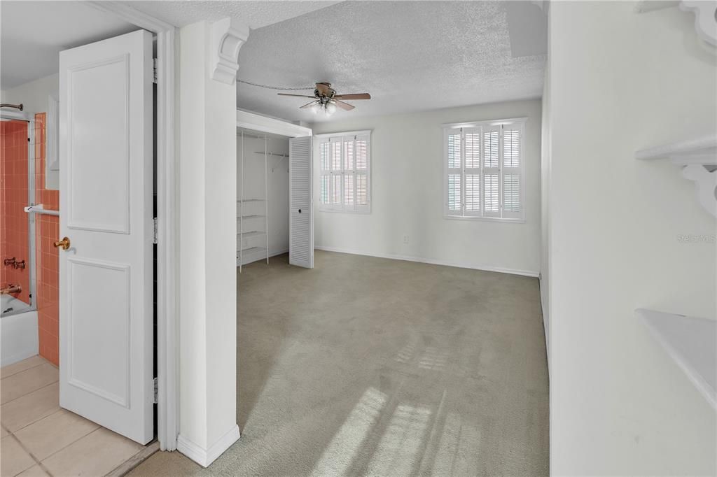 For Rent: $2,300 (2 beds, 2 baths, 1055 Square Feet)