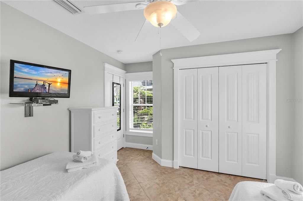 For Sale: $1,450,000 (3 beds, 2 baths, 1552 Square Feet)