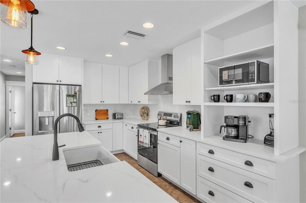 For Sale: $1,450,000 (3 beds, 2 baths, 1552 Square Feet)