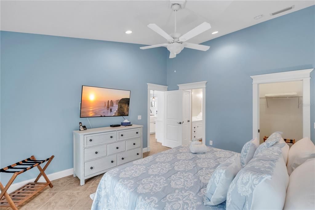 For Sale: $1,450,000 (3 beds, 2 baths, 1552 Square Feet)