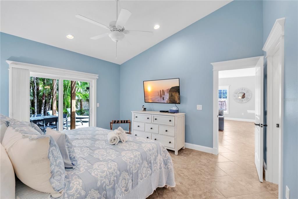 For Sale: $1,450,000 (3 beds, 2 baths, 1552 Square Feet)