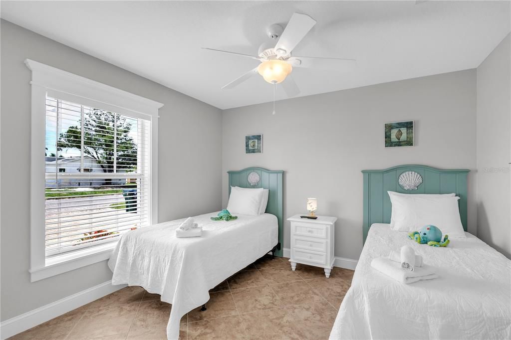 For Sale: $1,450,000 (3 beds, 2 baths, 1552 Square Feet)