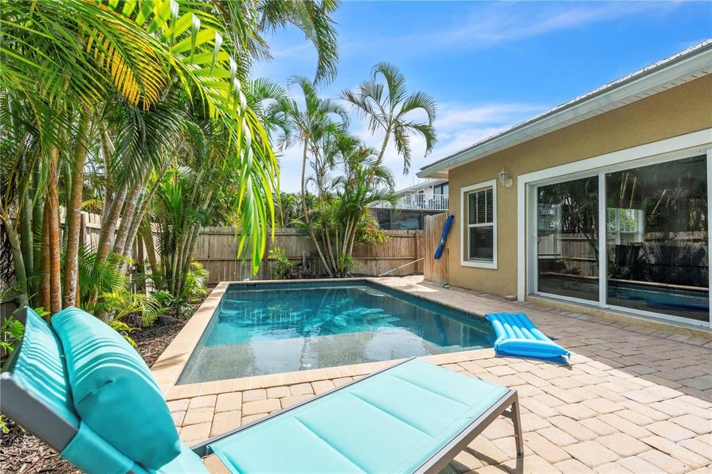 For Sale: $1,450,000 (3 beds, 2 baths, 1552 Square Feet)