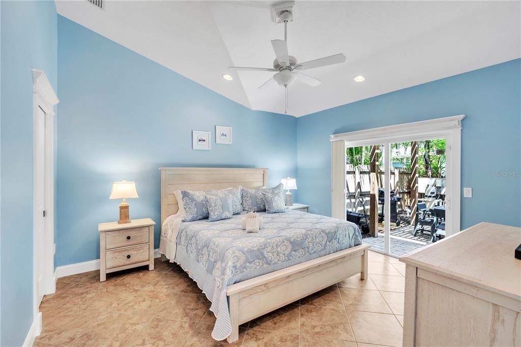 For Sale: $1,450,000 (3 beds, 2 baths, 1552 Square Feet)