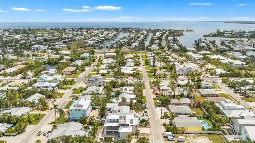 For Sale: $1,450,000 (3 beds, 2 baths, 1552 Square Feet)