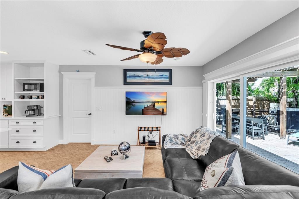 For Sale: $1,450,000 (3 beds, 2 baths, 1552 Square Feet)