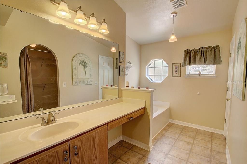 出租: $2,300 (3 贝兹, 2 浴室, 1874 平方英尺)