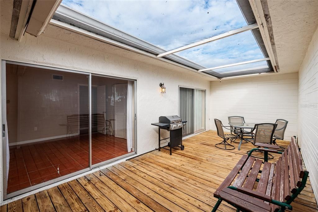 For Sale: $169,900 (2 beds, 1 baths, 1085 Square Feet)