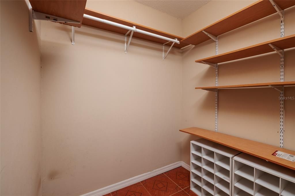 For Sale: $169,900 (2 beds, 1 baths, 1085 Square Feet)