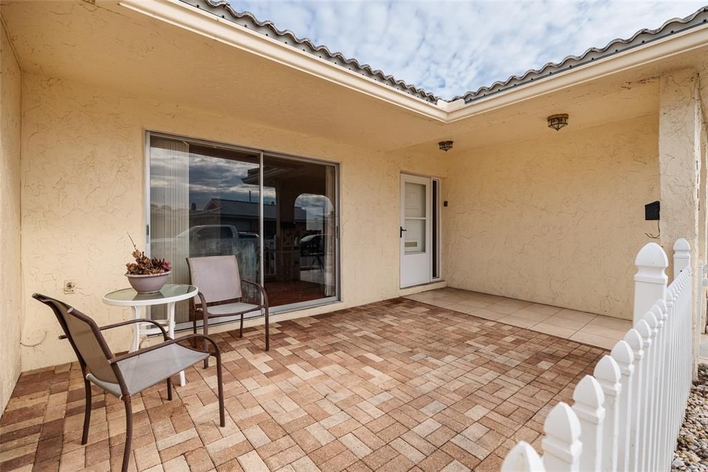 For Sale: $169,900 (2 beds, 1 baths, 1085 Square Feet)