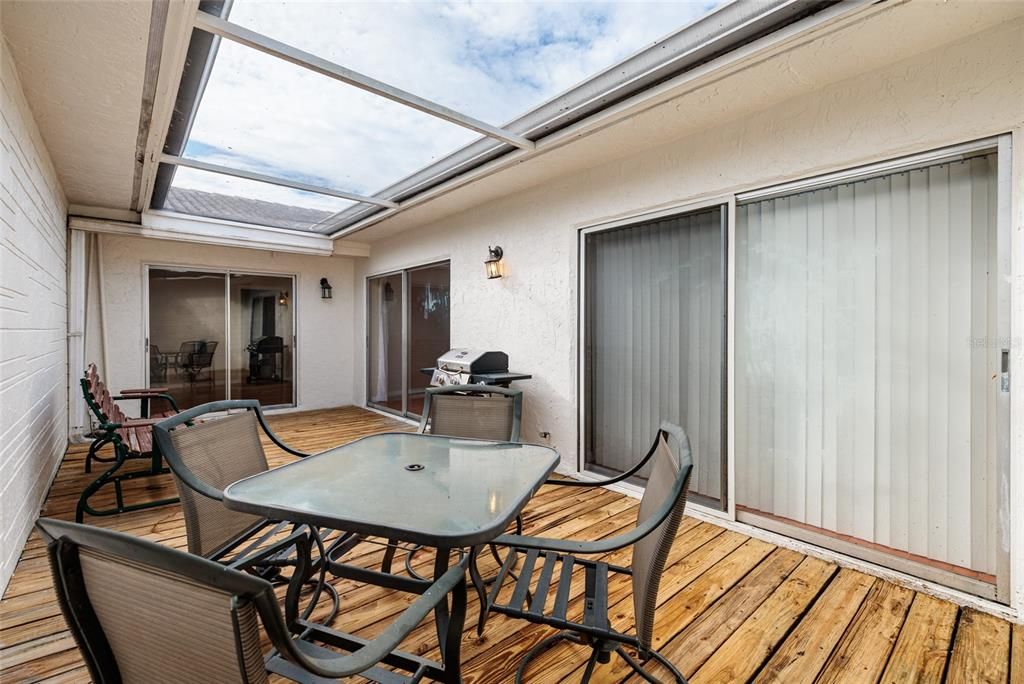 For Sale: $169,900 (2 beds, 1 baths, 1085 Square Feet)