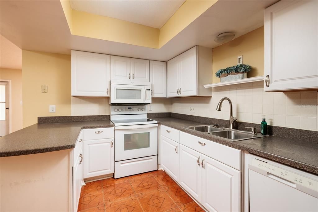 For Sale: $169,900 (2 beds, 1 baths, 1085 Square Feet)