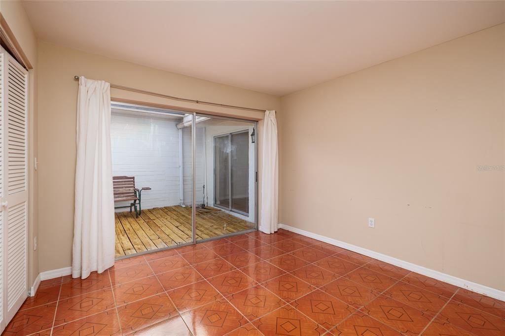 For Sale: $169,900 (2 beds, 1 baths, 1085 Square Feet)